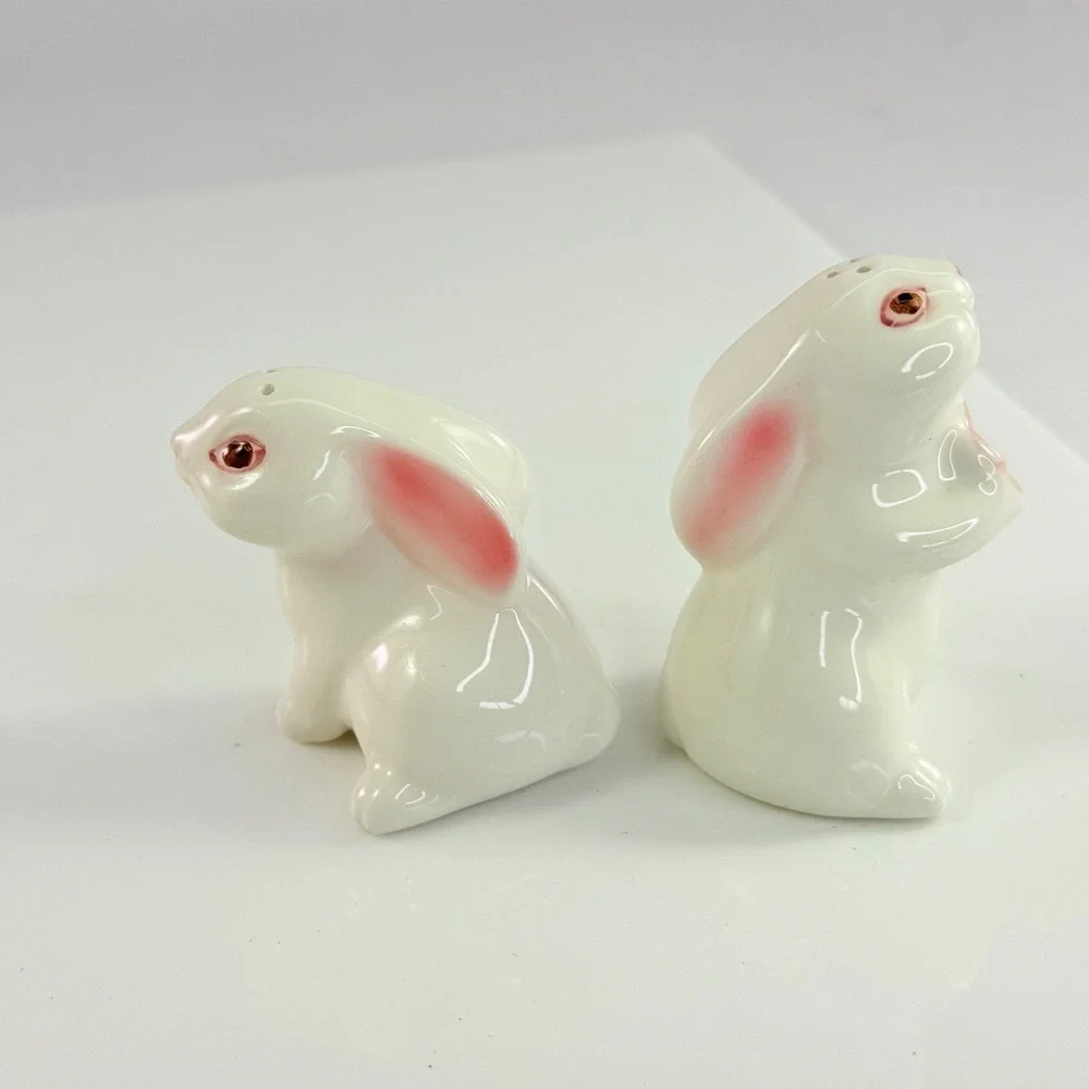 Avon 1983 Bunny Mates Ceramic Salt Pepper Shakers White Pink Rabbit Flower Chip